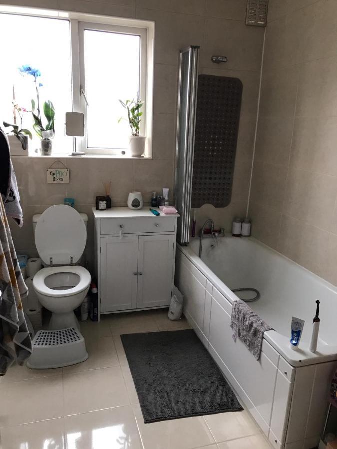 2 X Double Rooms In Cheam Экстерьер фото