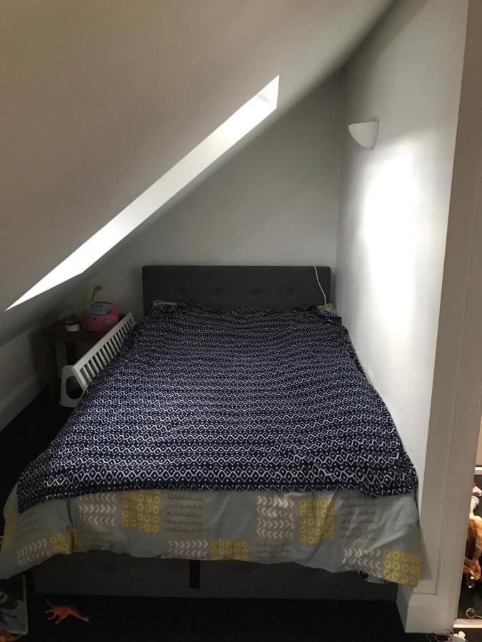 2 X Double Rooms In Cheam Экстерьер фото